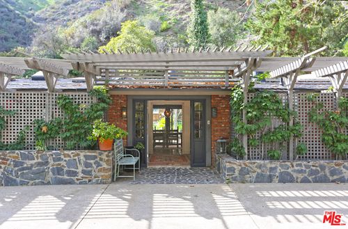 2673 Mandeville Canyon Rd, Los Angeles, CA, 90049 | Card Image