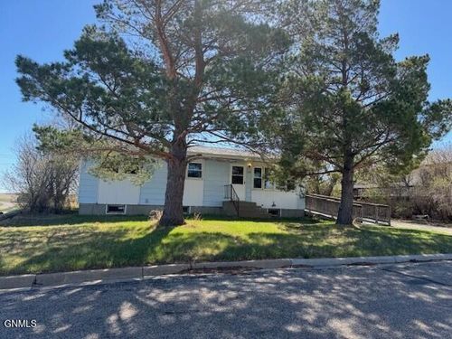 1123 2nd Ave, New England, ND, 58647 | Card Image
