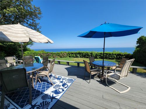 7 Riverhead Rd, Sound Beach, NY, 11789-1127 | Card Image