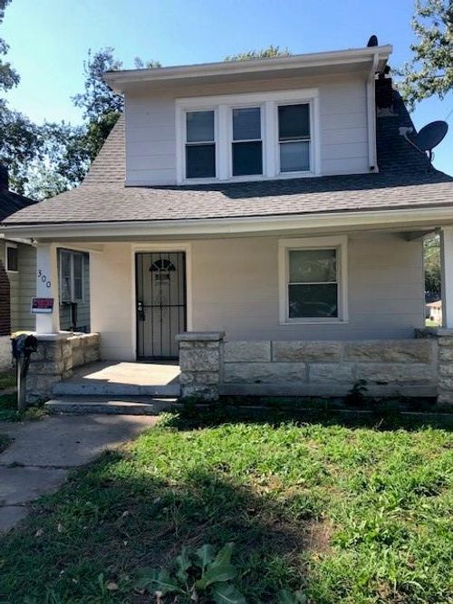 300 Bellaire Ave, Kansas City, MO, 64123-2024 | Card Image
