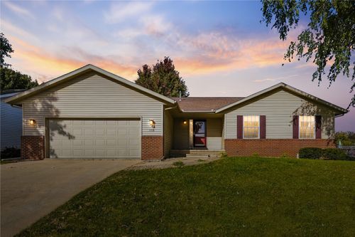 110 W 34th Avenue, Marion, IA, 52302 | Card Image