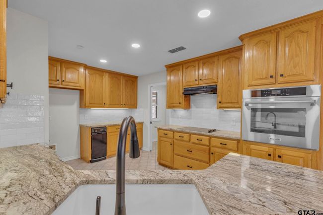 12051 W Lake Dr, House other with 3 bedrooms, 2 bathrooms and null parking in Murchison TX | Image 10