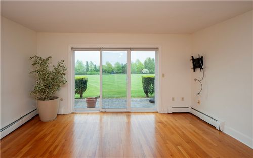 apt-22-20 Indian Ave, Portsmouth, RI, 02871-5122 | Card Image