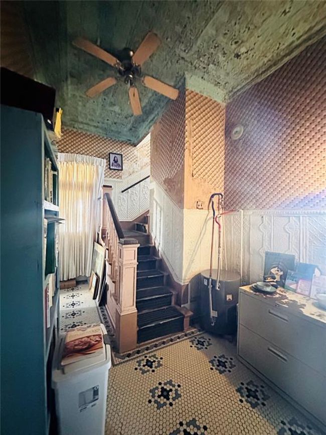 1002 Hopkins St, House other with 5 bedrooms, 3 bathrooms and null parking in Yoakum TX | Image 5