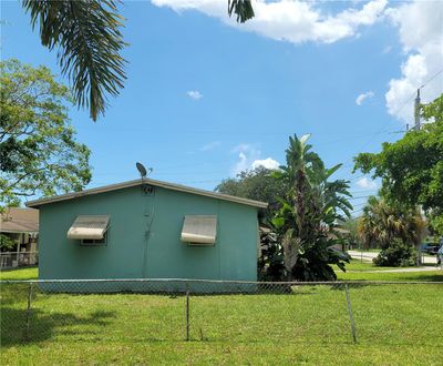 2935 N 23rd Ave, House other with 2 bedrooms, 1 bathrooms and null parking in Hollywood FL | Image 2