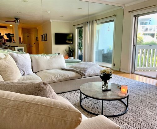 107-620 The Vlg, Redondo Beach, CA, 90277-2591 | Card Image
