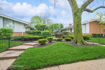 7013 N Tripp Avenue, Townhouse with 2 bedrooms, 1 bathrooms and 1 parking in Lincolnwood IL | Image 1