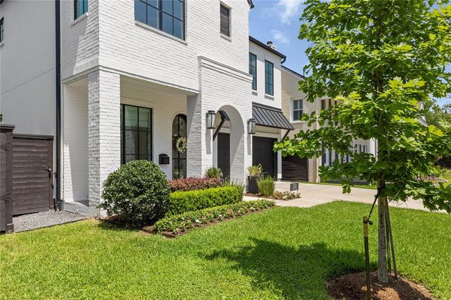 Easy to maintain landscaping | Image 4
