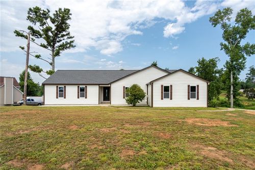 57 Natures Cove Rd, Newnan, GA, 30263-5652 | Card Image