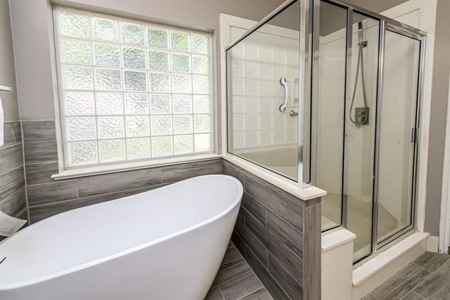 Luxury Primary bath | Image 20