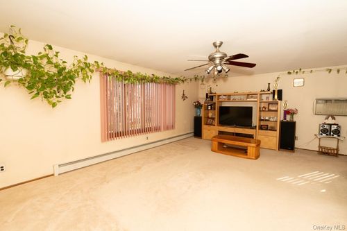 305 S 10th St, New Hyde Park, NY, 11040-5552 | Card Image