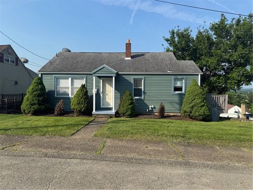 10 Crest St, Uniontown, PA, 15401-3037 | Card Image