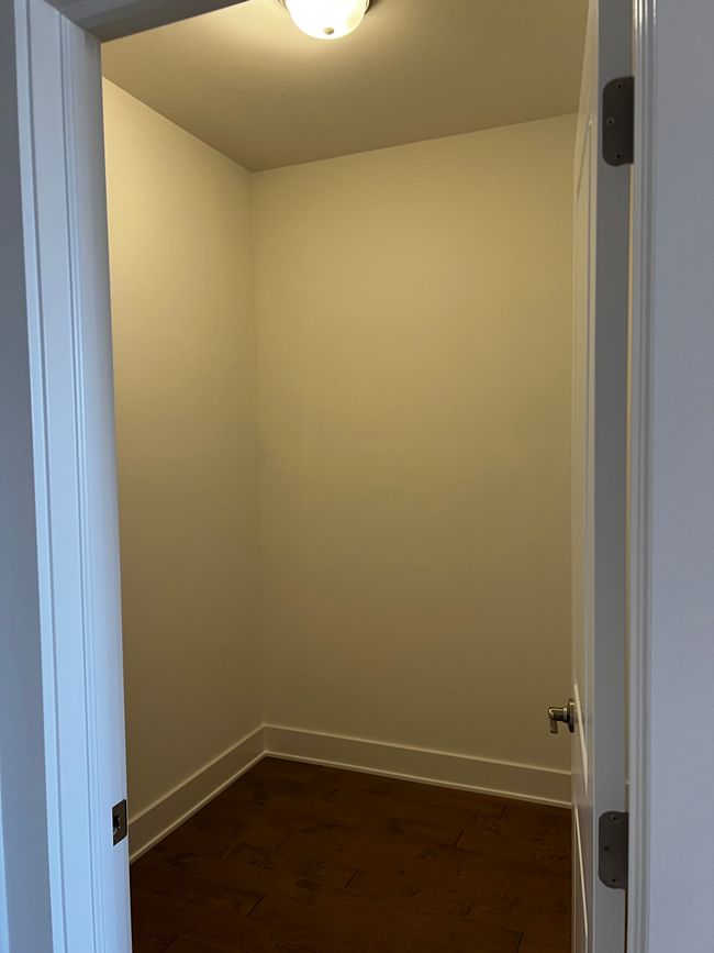 Walk in closet | Image 28