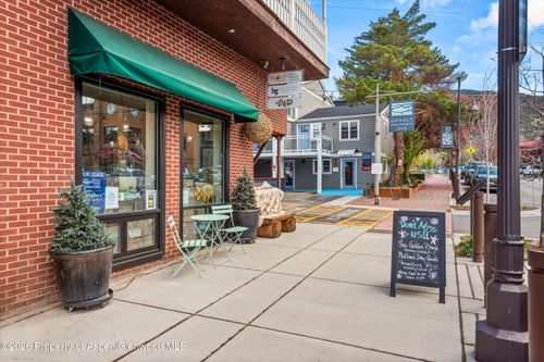 fl-1st-214 Midland Ave, Basalt, CO, 81621-8512 | Card Image