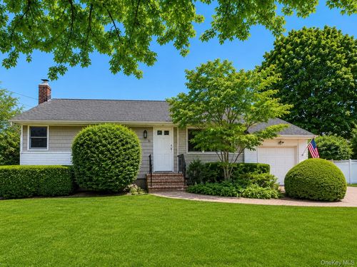 16 Clay Pitts Rd, Greenlawn, NY, 11740-2316 | Card Image