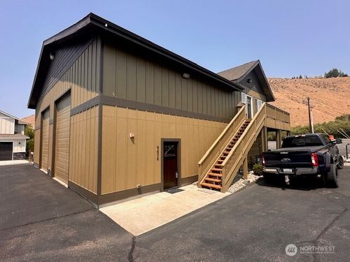 9474 Yakima Ln Nw, Quincy, WA, 98848-9143 | Card Image