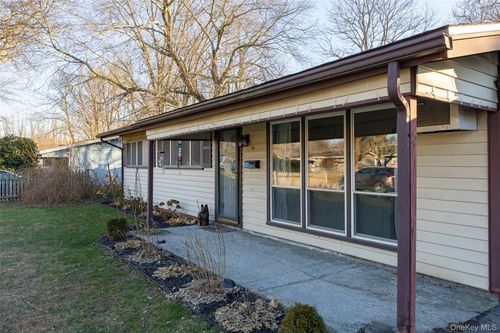 14 Princeton St, Red Hook, NY, 12571-1008 | Card Image