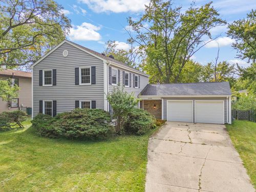 2S630 Devonshire Ln, Glen Ellyn, IL, 60137-6915 | Card Image