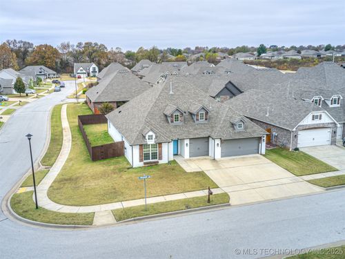 2601 Albuquerque St, Broken Arrow, OK, 74011-2065 | Card Image