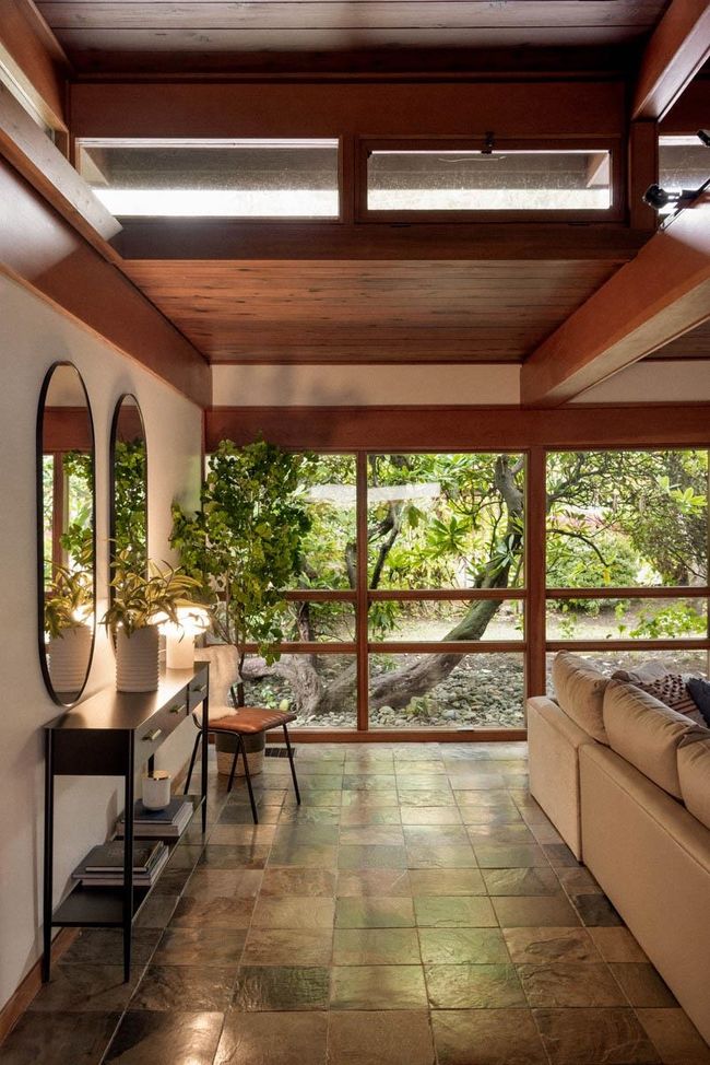 825 Forest Hills Drive, Inactive in North Vancouver Zoocasa