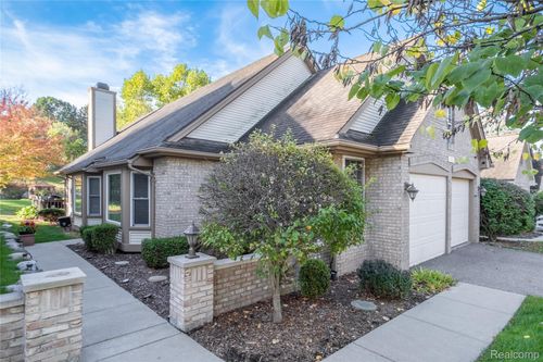 919 Whisperwood Dr, Fenton, MI, 48430-2280 | Card Image