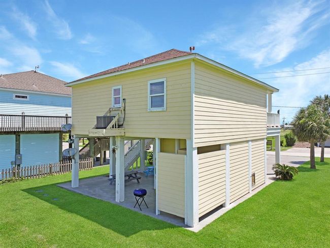 933 Westview, House other with 2 bedrooms, 2 bathrooms and 1 parking in Crystal Beach TX | Image 15