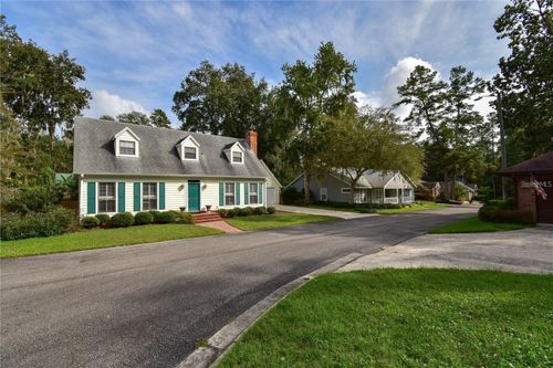 927 41st Dr, GAINESVILLE, FL, 32605-4757 | Card Image