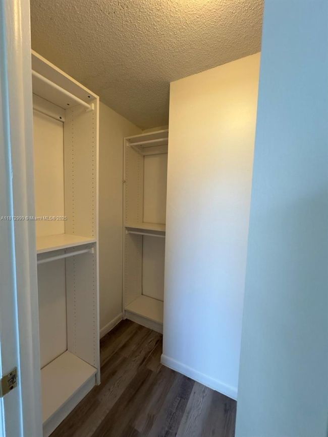APT-2N - 500 Executive Center Dr, Condo with 2 bedrooms, 2 bathrooms and null parking in West Palm Beach FL | Image 6