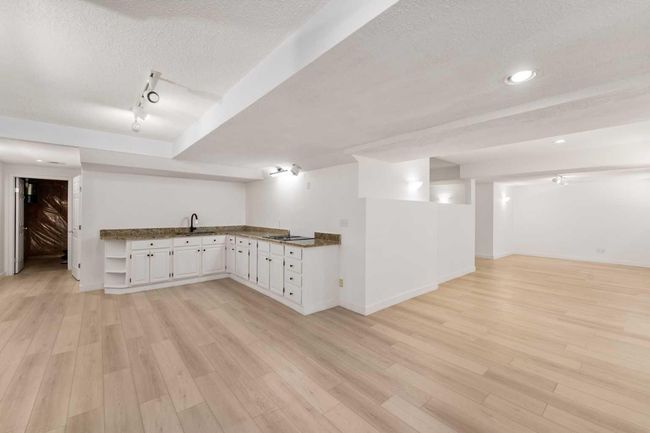 919 Shawnee Dr Sw, House other with 5 bedrooms, 4 bathrooms and 4 parking in Calgary AB | Image 36