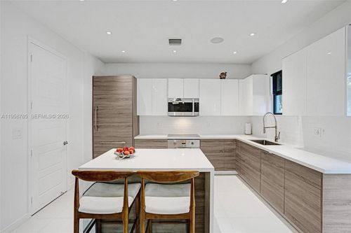 650-650 Ne 193rd Ter, Miami, FL, 33179-3982 | Card Image