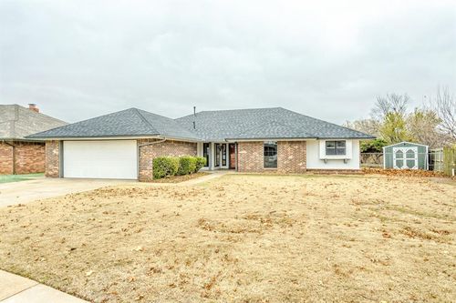 1800 N Lincoln Ave, Moore, OK, 73160-6524 | Card Image