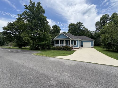 111 Reeds Ln, Sewanee, TN, 37375-2178 | Card Image