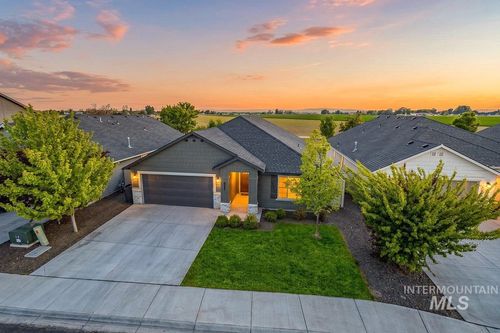 4997 W Grand Rapids Dr, Meridian, ID, 83646-5747 | Card Image