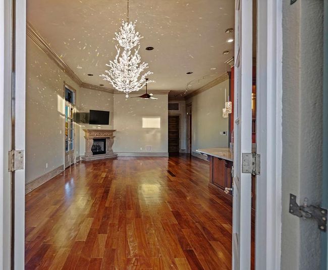 Peeking inside through the dining room patio access. | Image 18