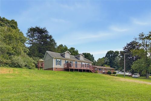 4889 Baux Mountain Rd, Winston-Salem, NC, 27105-1952 | Card Image