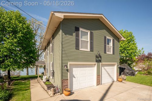 5477 Dooley Dr, Linden, MI, 48451-8901 | Card Image