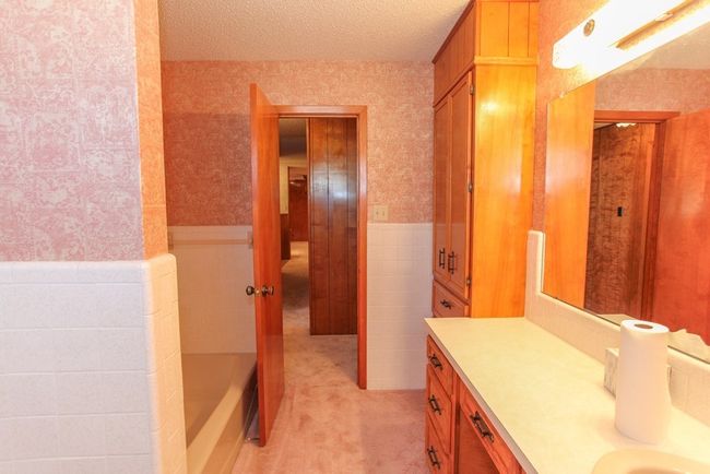 2201 E 25 Th St, House other with 3 bedrooms, 3 bathrooms and 2 parking in Big Spring TX | Image 24