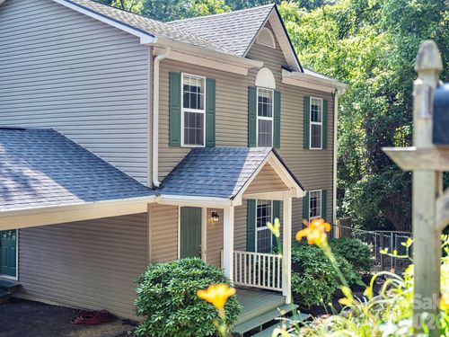1 Pickwick Rd, Asheville, NC, 28803-2507 | Card Image
