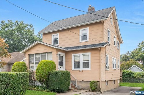 60 Madison Ave, Bergenfield, NJ, 07621-2319 | Card Image