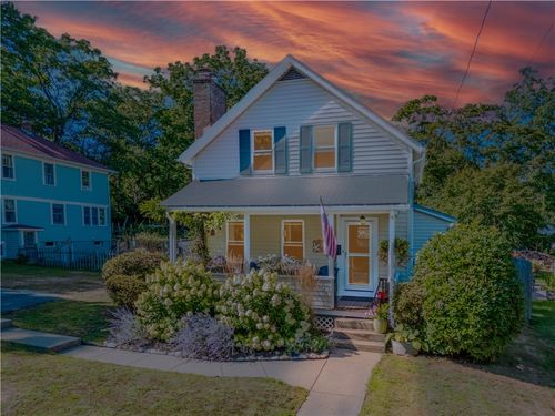 31 Winter St, South Kingstown, RI, 02879-3414 | Card Image