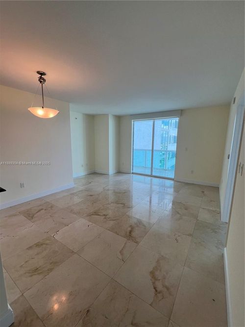 apt-2802-1800 N Bayshore Dr, Miami, FL, 33132-3230 | Card Image