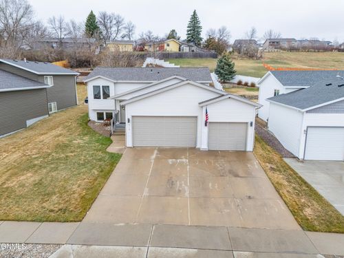 914 N 35th St, Bismarck, ND, 58501-7704 | Card Image