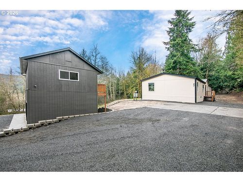 27 Line Dr, Kelso, WA, 98626-8715 | Card Image
