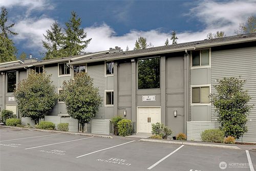 apt-f105-4641 W Lake Sammamish Pkwy Se, Issaquah, WA, 98027-9344 | Card Image