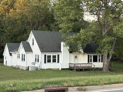 1061 Dover Rd, Clarksville, TN, 37042-6015 | Card Image