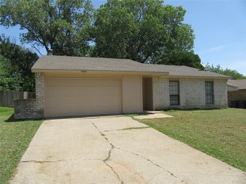 1802 Pilot Way, Garland, TX, 75040-8299 | Card Image