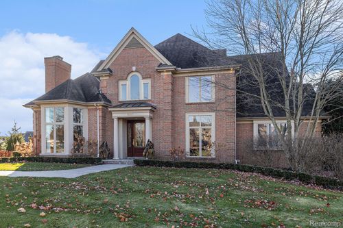 6997 Oakhurst Ridge Rd, Clarkston, MI, 48348-5054 | Card Image