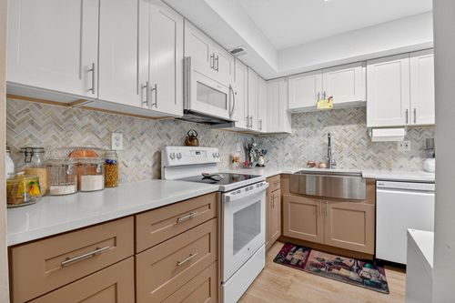 106-3050 Presidential Way, West Palm Beach, FL, 33401-1116 | Card Image