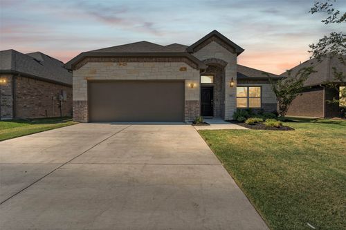 341 Saltmeadow Ln, Red Oak, TX, 75154-1680 | Card Image