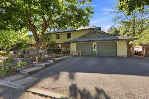 811 N Grant St, Moscow, ID, 83843-9408 | Card Image